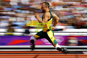 世纪难题引爆热议！ESPN深度探讨，主力、替补、卖一个，如何抉择？