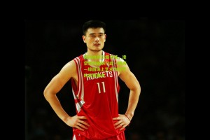 灵动挑传引爆全场，凌空垫射破防只此一瞬间—绿茵场上艺术与科学的完美融合